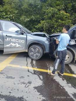 Tai nạn giữa xe SUV và xe khách 18 chỗ tại Tĩnh Túc, Cao Bằng.