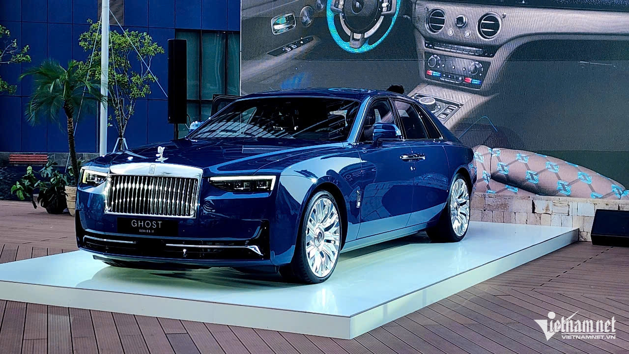 W-rolls royce ghost.jpeg